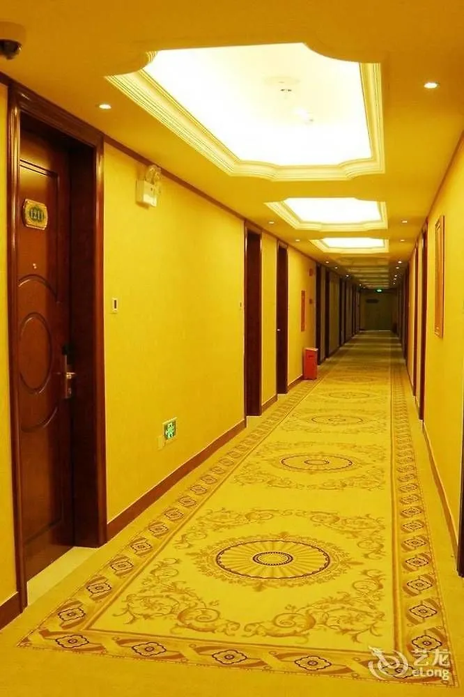 Vienna Hotel Shenzhen Fuyong Qiaotou 3*,